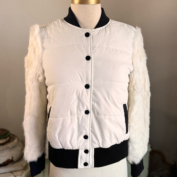 Alexander McQueen Quilted Bomber Jacket w\Genuine Fur Sleeve Detail - Picture 2 of 10